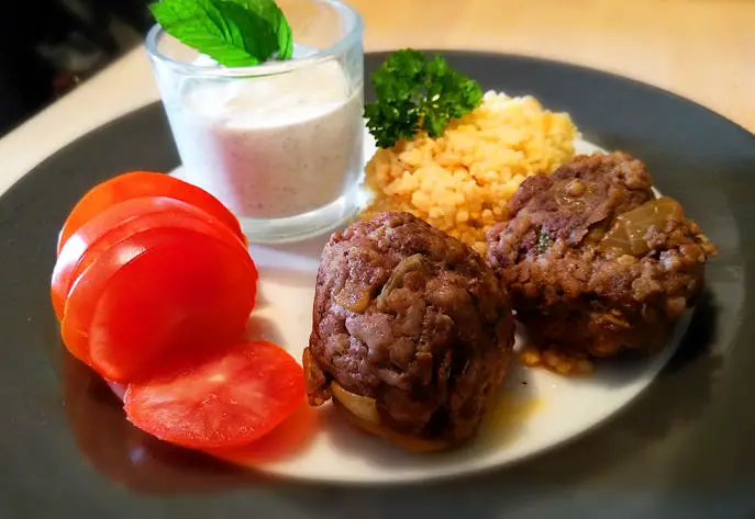 Keftas d’agneau à la libanaise avec son yaourt à la menthe