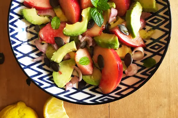 Salade d’avocats et pêches