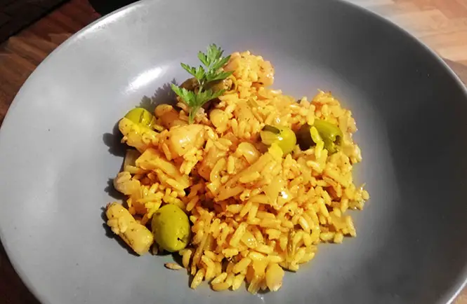 Riz complet aux salsifis et olives vertes