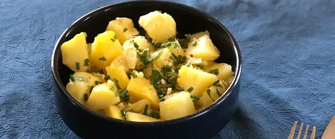 Salade de pommes de terre, ail & fines herbes