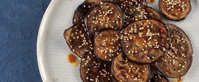 Aubergines grillées au soja et graines de sésame toastées