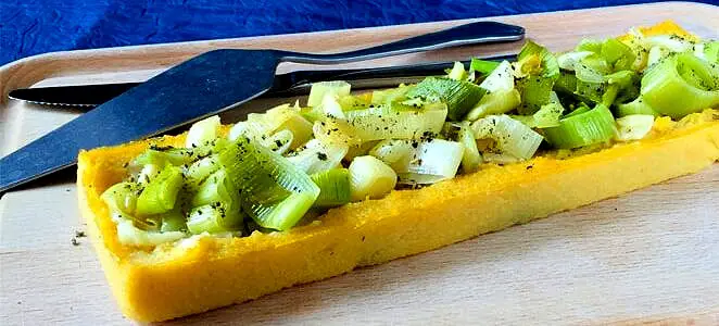 Tarte aux poireaux sans gluten, sur base de polenta
