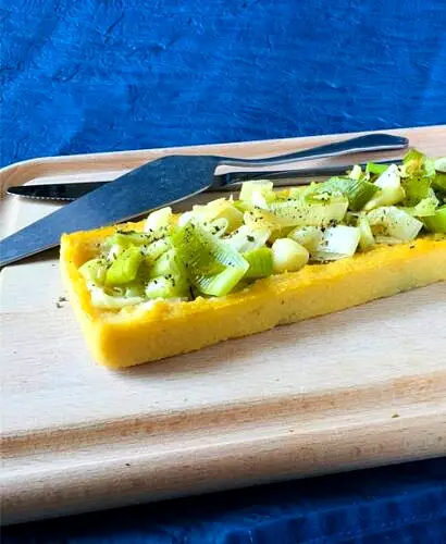 Tarte aux poireaux sans gluten, sur base de polenta