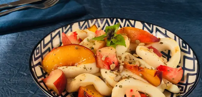 Salade d’encornets aux deux pêches