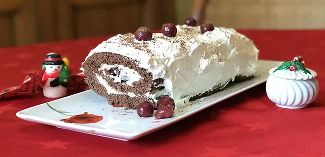 Bûche de Noël sans gluten façon forêt noire