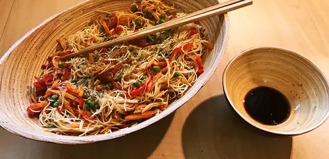 Nouilles chinoises (sans gluten) sautées aux légumes