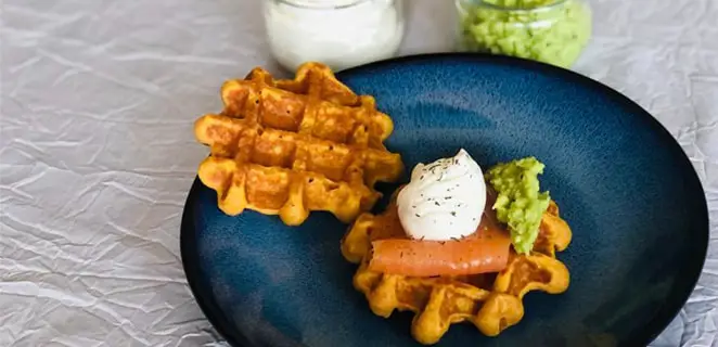 Gaufres de patates douces à la truite fumée et sa chantilly salée