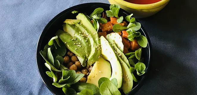 Buddha bowl, sauce harissa