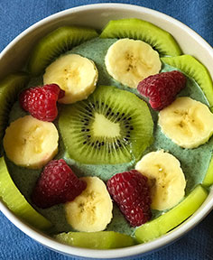 Energy bowl au fromage blanc et spiruline