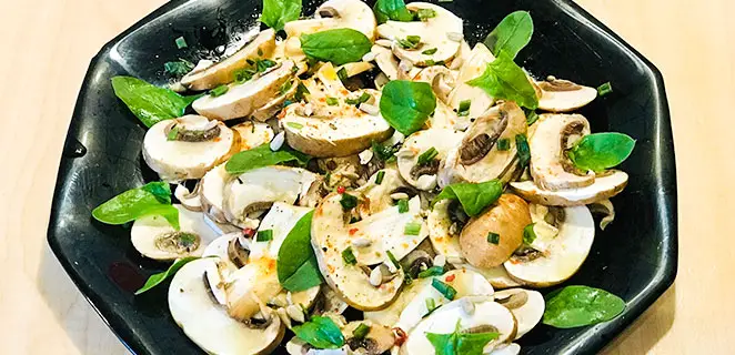 Salade de champignons crus aux pousses d’épinards