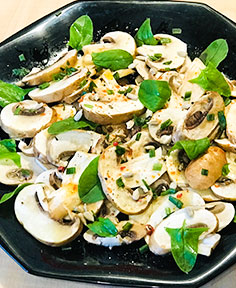 Salade de champignons crus aux pousses d’épinards