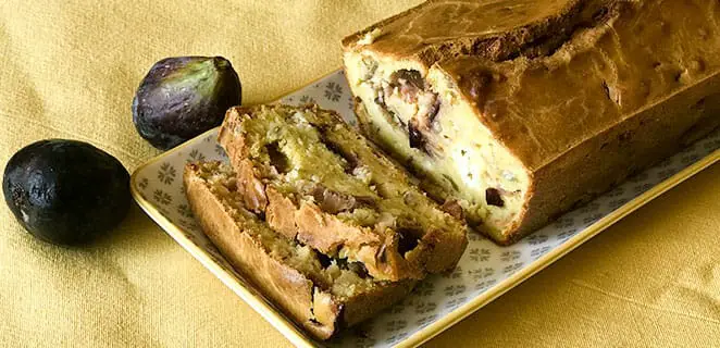 Cake salé aux figues fraîches, chèvre et prosciutto (sans gluten)