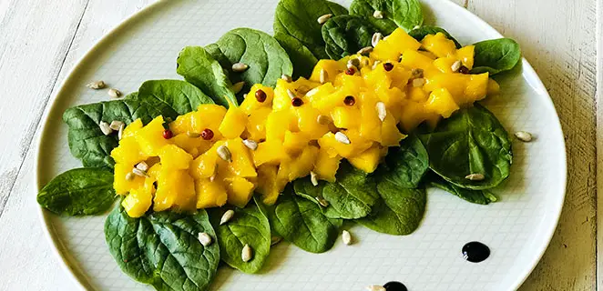 Salade de pousses d’épinards à la mangue