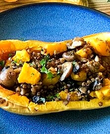 Butternut farcie aux marrons, sarrasin grillé et champignons
