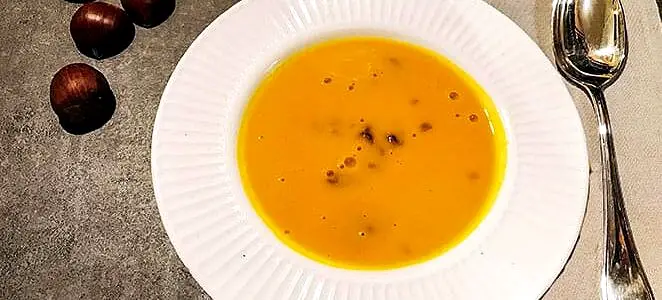 Velouté de potimarron aux éclats de châtaigne