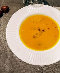 Velouté de potimarron aux éclats de châtaigne