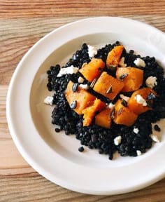 Butternut rôtie aux épices sur lit de lentilles Beluga