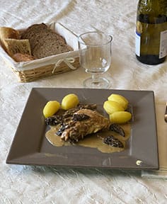 Poularde au vin jaune et morilles