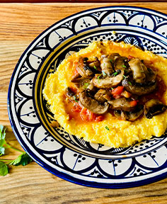 Champignons sur lit de polenta crémeuse