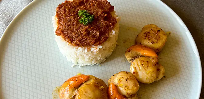 Noix de St Jacques et timbale de riz au pesto de tomates séchées