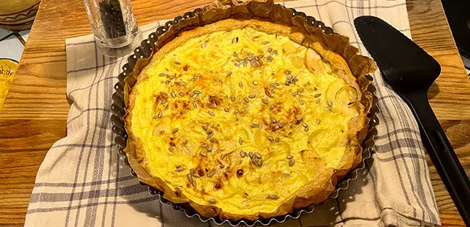 Tarte oignon et pommes aux graines de tournesol