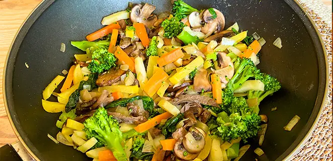 Wok de légumes au gingembre