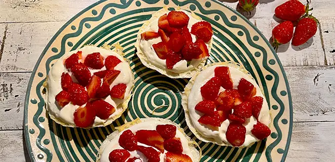 Pavlova aux fraises à l’aquafaba