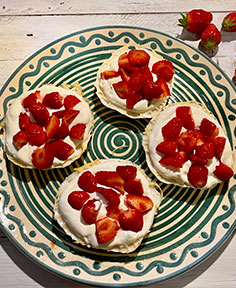 Pavlova aux fraises à l’aquafaba