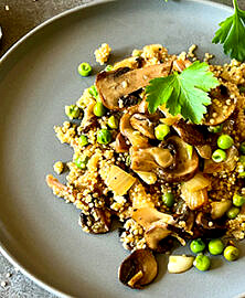 Risotto de quinoa aux champignons et petits pois