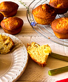 Muffins à la rhubarbe et à la farine d’amande