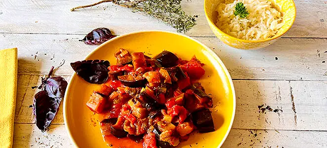 Poêlée d’aubergines aux poivrons et riz pilaf