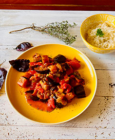 Poêlée d’aubergines aux poivrons et riz pilaf