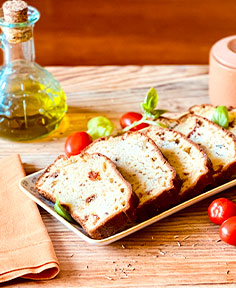 Cake salé aux tomates séchées et fromage de chèvre