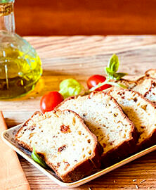 Cake salé aux tomates séchées et fromage de chèvre