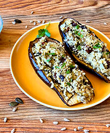 Aubergines farcies à la semoule de millet et fruits secs