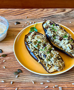 Aubergines farcies à la semoule de millet et fruits secs