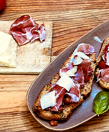 Bruschetta tomate coppa
