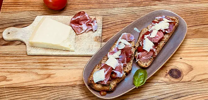 Bruschetta tomate coppa