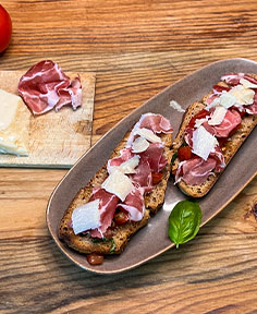 Bruschetta tomate coppa