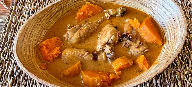Poulet à la purée de cacahuètes et patates douces