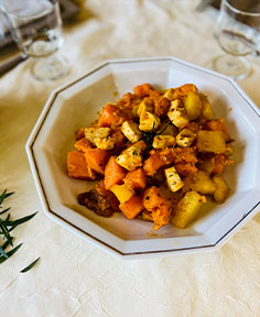 Duo de patates douces et pommes de terre aux dés de poulet