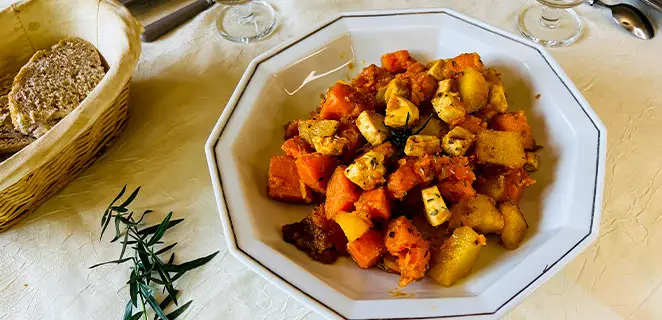 Duo de patates douces et pommes de terre aux dés de poulet