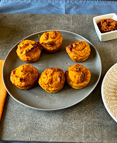 Muffins salés à la butternut et pesto de tomates