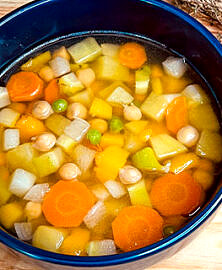 Soupe de légumes aux pois chiches