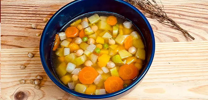 Soupe de légumes aux pois chiches