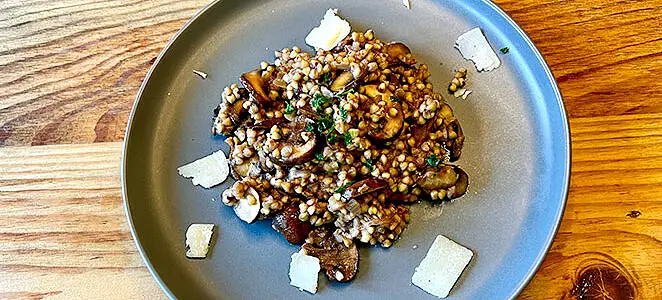 Sarrasin grillé champignons et copeaux de parmesan