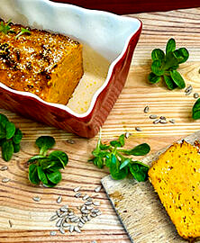 Cake salé à la patate douce et graines de tournesol