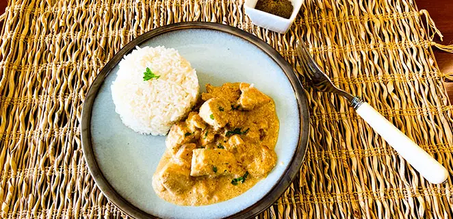 Curry de poulet à la banane