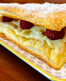 Petits feuilletés à la framboise