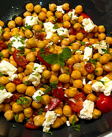 Salade de pois chiches au chorizo et à la feta